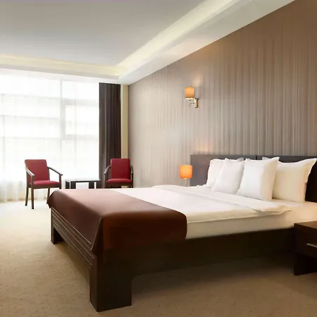 Ramada By Wyndham فندق